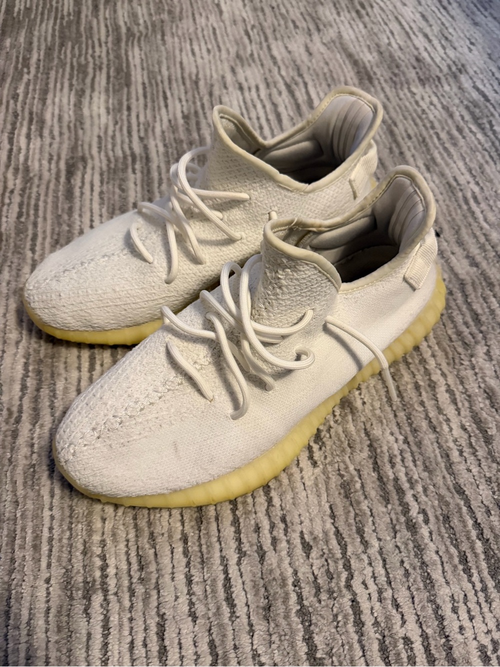 adidas Yeezy
Boost 350 V2 knit sneakers size 11